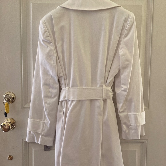 Neiman Marcus Exclusive Bright White Trench Coat/Tie Belt/Style 10276/Large/NWT! - Picture 2 of 6